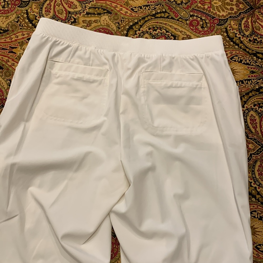 Zenergy By Chico’s Cargo Shorts Size 1(8/10) - Picture 4 of 5